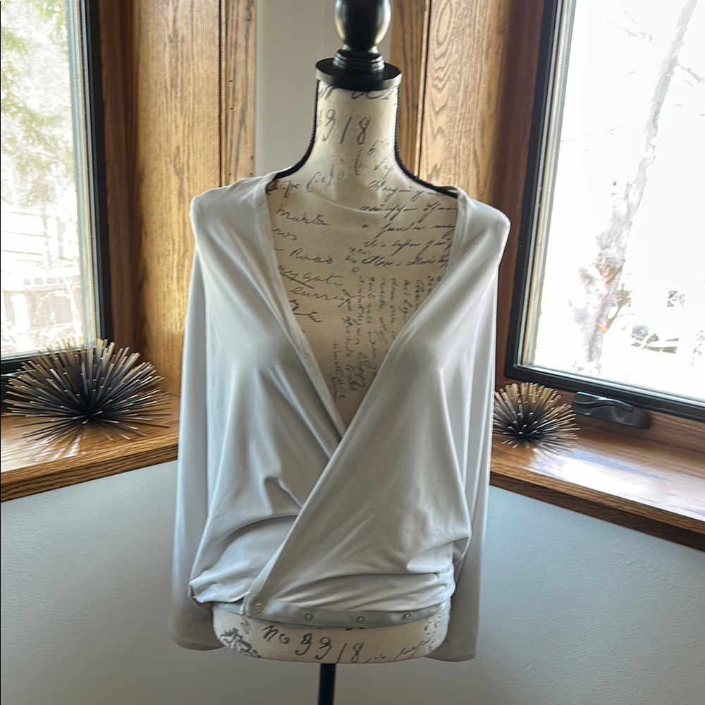 Lululemon Customizable Snap Vinyasa White&Grey Scarf/Wrap